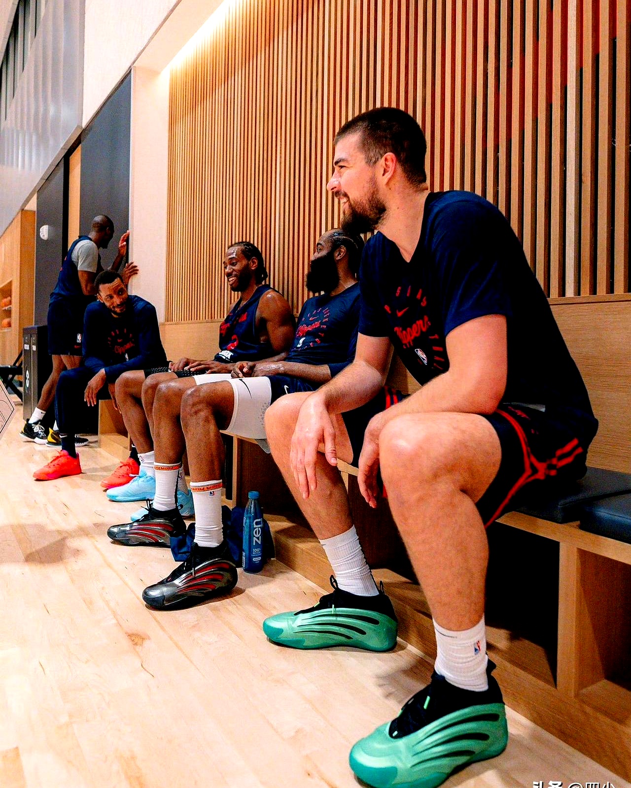 冲刺阶段洛杉矶快船调整名单以备欧冠,手感冰凉环节打磨,底气十足,轮换策略成焦点的简单介绍 冲刺阶段洛杉矶快船调整名单以备欧冠,手感冰凉环节打磨,底气十足,轮换策略成焦点的简单介绍